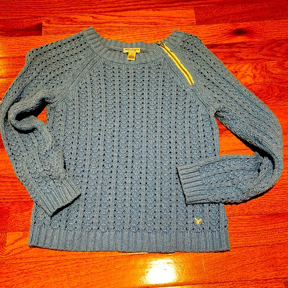 American Eagle small sweater